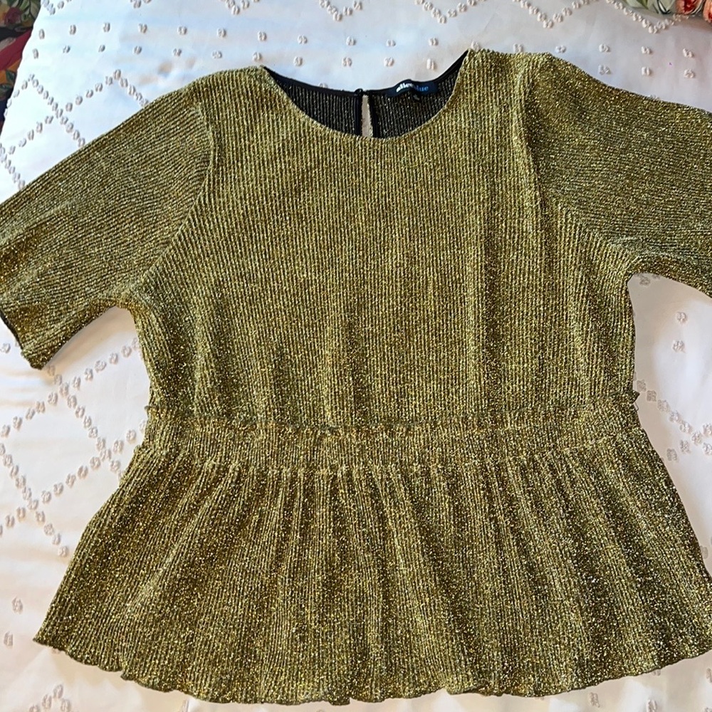 Metallic gold blouse, very stretchy, size 2X
